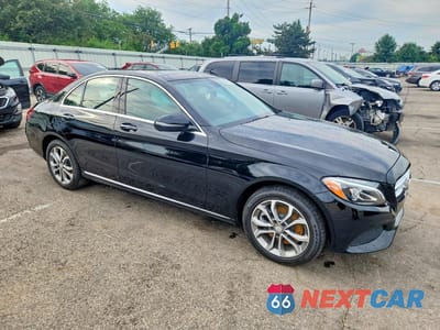Czwarte zdjęcie samochodu z boku: 2015 MERCEDES-BENZ C 300 4MATIC VIN:55SWF4KB0FU077815 - miniatura