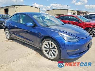 Czwarte zdjęcie samochodu z boku: 2022 TESLA MODEL 3 VIN:5YJ3E1EA8NF290714 - miniatura
