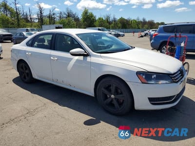 Czwarte zdjęcie samochodu z boku: 2012 VOLKSWAGEN PASSAT SE VIN:1VWBP7A34CC027613 - miniatura