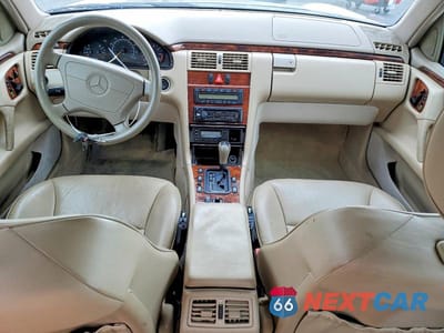 Zdjęcie 8 z 12 samochodu: 1998 MERCEDES-BENZ E 430 VIN:WDBJF70F9WA691966 - miniatura