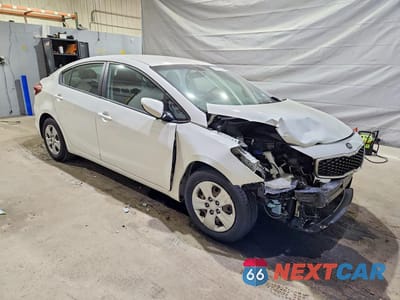 Czwarte zdjęcie samochodu z boku: 2018 KIA FORTE LX VIN:3KPFK4A79JE167442 - miniatura