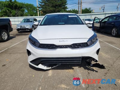 Piąte zdjęcie samochodu w środku: 2024 KIA FORTE LXS VIN:3KPF24AD4RE763656 - miniatura