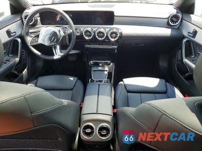 Zdjęcie 8 z 12 samochodu: 2025 MERCEDES-BENZ CLA 250 4MATIC VIN:W1K5J4HBXSN509010 - miniatura