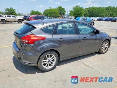 Trzecie zdjęcie samochodu z tyłu: 2016 FORD FOCUS SE VIN:1FADP3K27GL358773 - miniatura