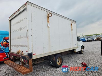 Trzecie zdjęcie samochodu z tyłu: 2006 CHEVROLET EXPRESS BOX TRUCK VIN:1GBJG31U361253128 - miniatura