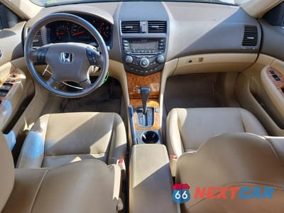 Zdjęcie 8 z 12 samochodu: 2005 HONDA ACCORD EX VIN:JHMCM56895C005083 - miniatura