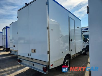 Trzecie zdjęcie samochodu z tyłu: 2020 FORD TRANSIT DELIVERY TRUCK VIN:1FDBW5Z8XLKA75547 - miniatura