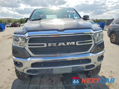 Piąte zdjęcie samochodu w środku: 2020 RAM 1500 BIG HORN VIN:1C6SRFFT3LN125964 - miniatura