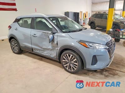 Czwarte zdjęcie samochodu z boku: 2021 NISSAN KICKS SV VIN:3N1CP5CV0ML524077 - miniatura