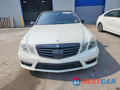 Piąte zdjęcie samochodu w środku: 2010 MERCEDES-BENZ E 63 AMG VIN:WDDHF7HBXAA117067 - miniatura