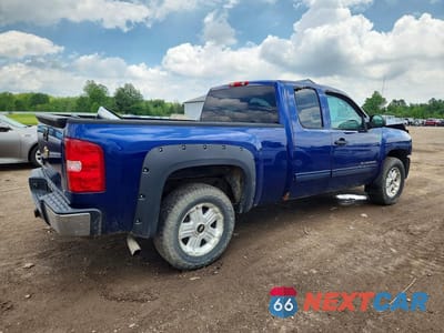 Trzecie zdjęcie samochodu z tyłu: 2013 CHEVROLET SILVERADO K1500 LT VIN:1GCRKSE73DZ198562 - miniatura