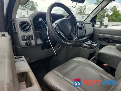 Zdjęcie 8 z 12 samochodu: 2021 FORD ECONOLINE E450 SUPER DUTY CUTAWAY VAN VIN:1FDXE4FN8MDC25061 - miniatura