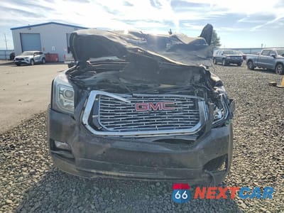 Piąte zdjęcie samochodu w środku: 2018 GMC YUKON XL DENALI VIN:1GKS2HKJ1JR133682 - miniatura