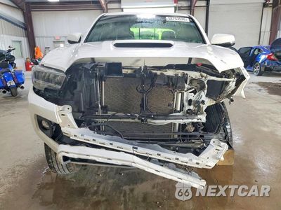 Piąte zdjęcie samochodu w środku: 2022 TOYOTA TACOMA TRD SPORT VIN:3TYCZ5AN6NT072369 - miniatura