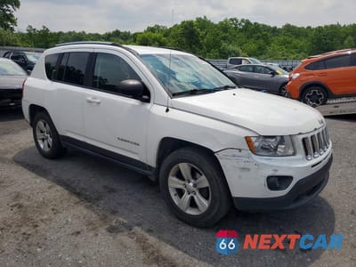Czwarte zdjęcie samochodu z boku: 2013 JEEP COMPASS SPORT VIN:1C4NJDBB6DD167972 - miniatura