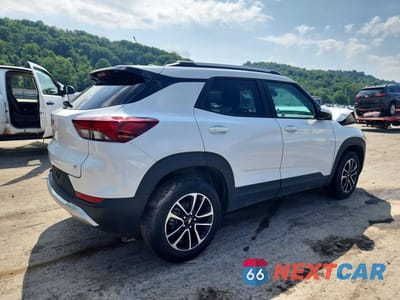 Trzecie zdjęcie samochodu z tyłu: 2025 CHEVROLET TRAILBLAZER LT VIN:KL79MRSL8SB207442 - miniatura