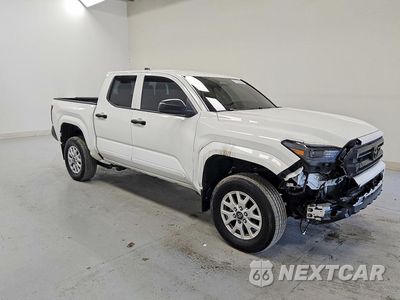 Czwarte zdjęcie samochodu z boku: 2024 TOYOTA TACOMA SR VIN:3TYKD5HN9RT009661 - miniatura