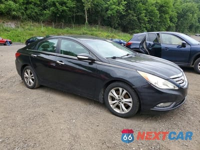 Czwarte zdjęcie samochodu z boku: 2013 HYUNDAI SONATA LIMITED VIN:5NPEC4AC2DH658537 - miniatura
