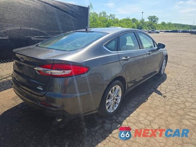 Trzecie zdjęcie samochodu z tyłu: 2020 FORD FUSION SE VIN:3FA6P0HD8LR110737 - miniatura