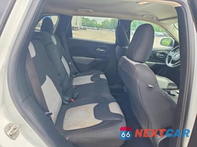Zdjęcie 11 z 13 samochodu: 2014 JEEP CHEROKEE LATITUDE VIN:1C4PJLCS2EW103001 - miniatura