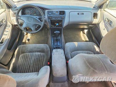 Zdjęcie 8 z 12 samochodu: 1998 HONDA ACCORD LX VIN:1HGCG5646WA205956 - miniatura