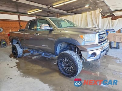 Czwarte zdjęcie samochodu z boku: 2011 TOYOTA TUNDRA DOUBLE CAB SR5 VIN:5TFUM5F10BX023887 - miniatura