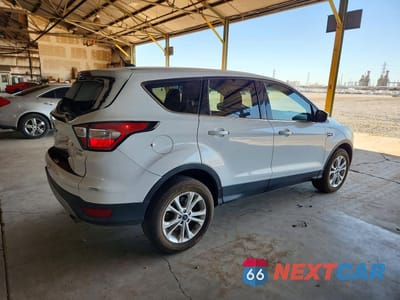 Trzecie zdjęcie samochodu z tyłu: 2017 FORD ESCAPE SE VIN:1FMCU0GD2HUD67329 - miniatura