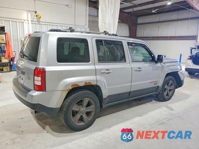 Trzecie zdjęcie samochodu z tyłu: 2016 JEEP PATRIOT SPORT VIN:1C4NJRBB6GD714711 - miniatura