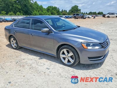 Czwarte zdjęcie samochodu z boku: 2013 VOLKSWAGEN PASSAT SE VIN:1VWBH7A32DC125179 - miniatura