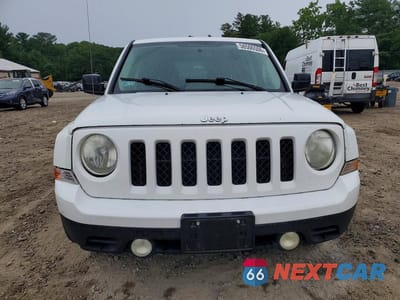 Piąte zdjęcie samochodu w środku: 2014 JEEP PATRIOT SPORT VIN:1C4NJPBA8ED589221 - miniatura