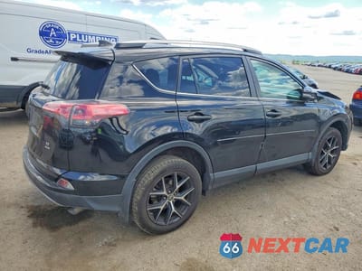 Trzecie zdjęcie samochodu z tyłu: 2018 TOYOTA RAV4 SE VIN:2T3JFREV4JW806657 - miniatura