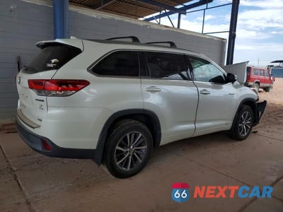 Trzecie zdjęcie samochodu z tyłu: 2017 TOYOTA HIGHLANDER HYBRID XLE VIN:5TDJGRFH2HS034225 - miniatura