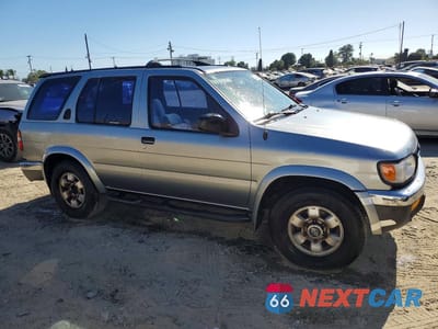 Czwarte zdjęcie samochodu z boku: 1999 NISSAN PATHFINDER XE VIN:JN8AR05S8XW290410 - miniatura