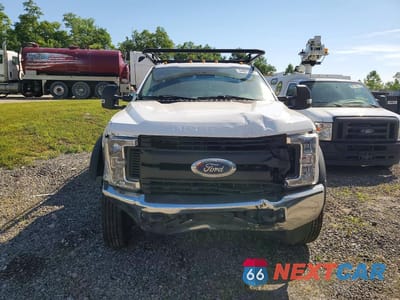 Piąte zdjęcie samochodu w środku: 2019 FORD F550 SUPER DUTY VIN:1FDUF5HT3KEF85427 - miniatura