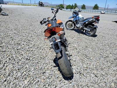 Czwarte zdjęcie samochodu z boku: 2009 KTM 690 DUKE VIN:VBKLDS4069M726800 - miniatura