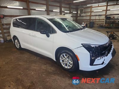 Czwarte zdjęcie samochodu z boku: 2027 CHRYSLER PACIFICA SELECT VIN:2C4RC1BG7VR556169 - miniatura