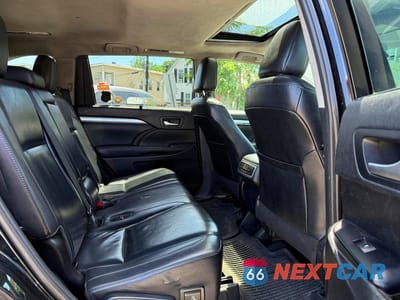 Zdjęcie 7 z 12 samochodu: 2019 TOYOTA HIGHLANDER XLE VIN:5TDJZRFH5KS939379 - miniatura