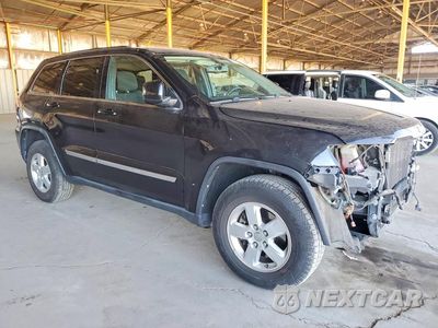 Czwarte zdjęcie samochodu z boku: 2013 JEEP GRAND CHEROKEE LAREDO VIN:1C4RJEAG9DC574081 - miniatura