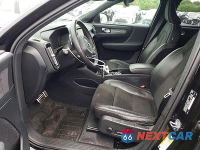 Zdjęcie 7 z 13 samochodu: 2020 VOLVO XC40 T5 R-DESIGN VIN:YV4162UMXL2237290 - miniatura