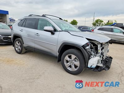 Czwarte zdjęcie samochodu z boku: 2024 TOYOTA RAV4 XLE VIN:2T3P1RFV0RW493173 - miniatura