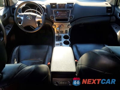 Zdjęcie 8 z 14 samochodu: 2013 TOYOTA HIGHLANDER SE VIN:5TDBK3EH2DS260969 - miniatura