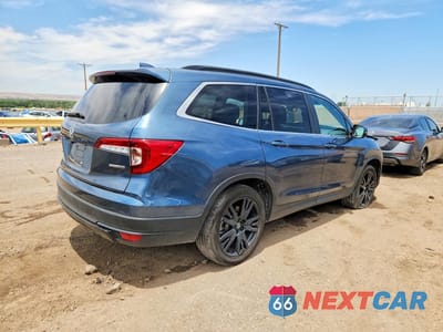 Trzecie zdjęcie samochodu z tyłu: 2022 HONDA PILOT SE VIN:5FNYF5H24NB024637 - miniatura