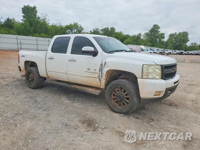 Czwarte zdjęcie samochodu z boku: 2011 CHEVROLET SILVERADO K1500 LTZ VIN:3GCPKTE31BG168919 - miniatura