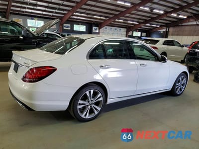 Trzecie zdjęcie samochodu z tyłu: 2019 MERCEDES-BENZ C 300 4MATIC VIN:55SWF8EBXKU296083 - miniatura