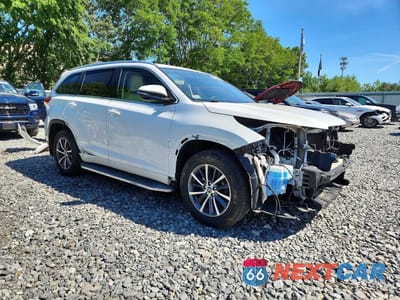 Czwarte zdjęcie samochodu z boku: 2017 TOYOTA HIGHLANDER XLE VIN:5TDJZRFH8HS478879 - miniatura