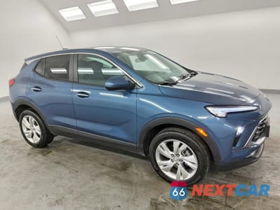 Czwarte zdjęcie samochodu z boku: 2026 BUICK ENCORE GX PREFERRED VIN:KL4AMCSL6TB121281 - miniatura