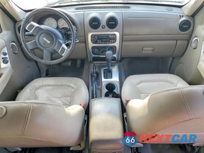 Zdjęcie 8 z 12 samochodu: 2003 JEEP LIBERTY LIMITED VIN:1J4GL58K63W688557 - miniatura