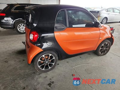 Trzecie zdjęcie samochodu z tyłu: 2016 SMART FORTWO VIN:WMEFJ5DA3GK078893 - miniatura