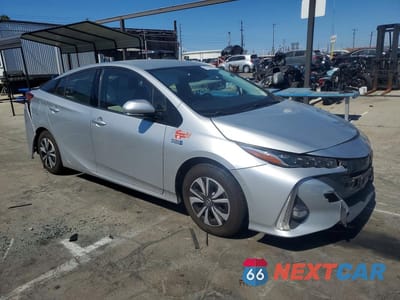 Czwarte zdjęcie samochodu z boku: 2017 TOYOTA PRIUS PRIME ADVANCED VIN:JTDKARFP1H3005426 - miniatura