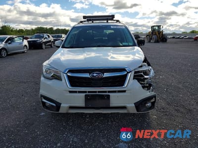 Piąte zdjęcie samochodu w środku: 2017 SUBARU FORESTER 2.5I TOURING VIN:JF2SJATC1HH534561 - miniatura